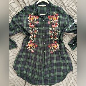 Zara sz Med, Navy/Green Button-Down embroidered Shirt